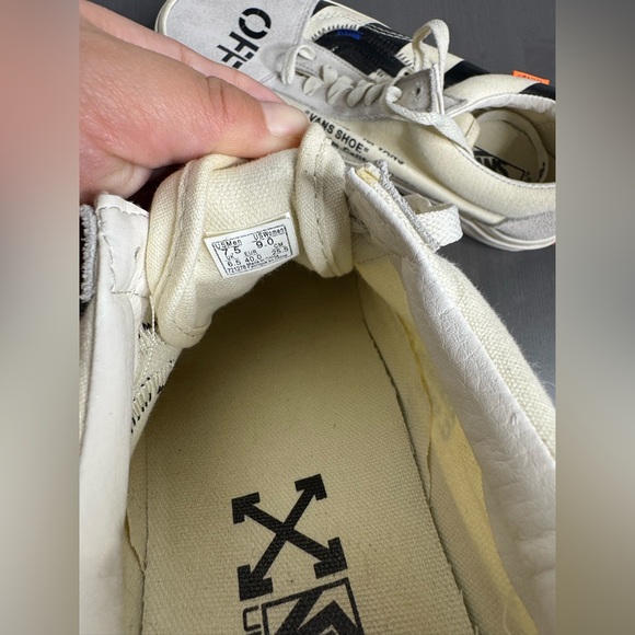 Off-White x Vans Old Skool sneakers in white and black - Picture 4 of 5